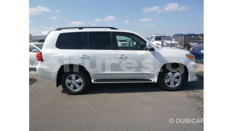 Big with watermark toyota land cruiser estuary import dubai 5643