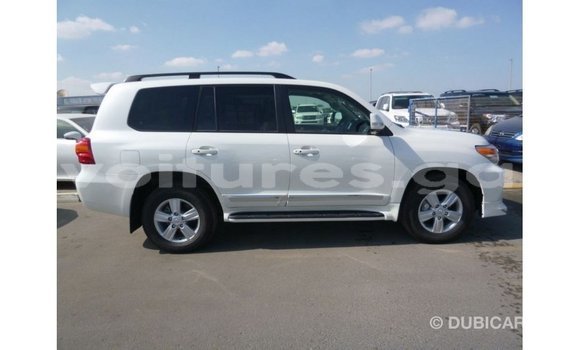 Acheter Import Voiture Toyota Land Cruiser Blanc à Import - Dubai, Estuaire Acheter Import Voiture Toyota Land Cruiser Blanc à Import - Dubai, Estuaire