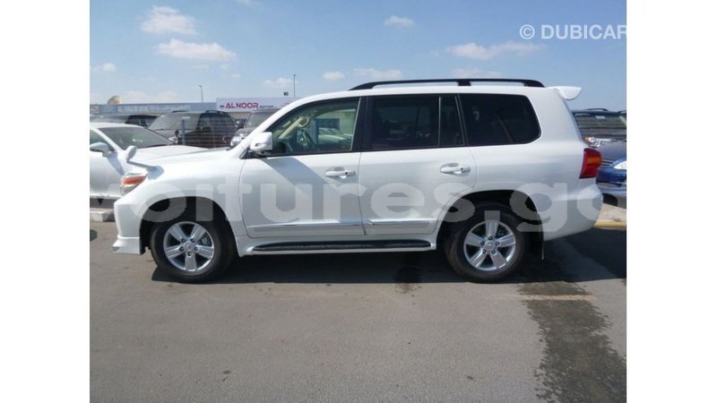 Big with watermark toyota land cruiser estuaire import dubai 5643