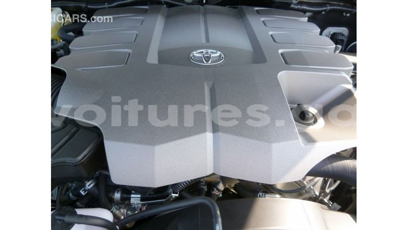 Big with watermark toyota land cruiser estuary import dubai 5643