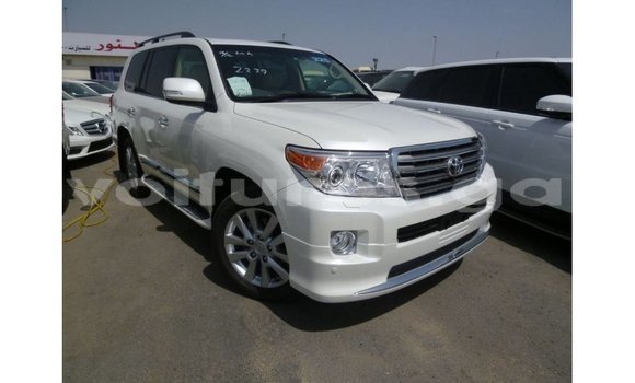 Sayi Imported Toyota Land Cruiser White Mota in Import - Dubai a estuary Sayi Imported Toyota Land Cruiser White Mota in Import - Dubai a estuary