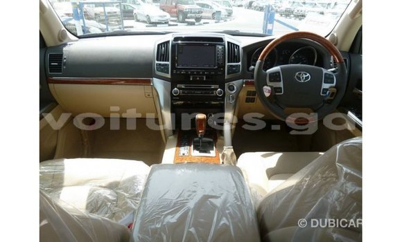 Sayi Imported Toyota Land Cruiser White Mota in Import - Dubai a estuary Sayi Imported Toyota Land Cruiser White Mota in Import - Dubai a estuary