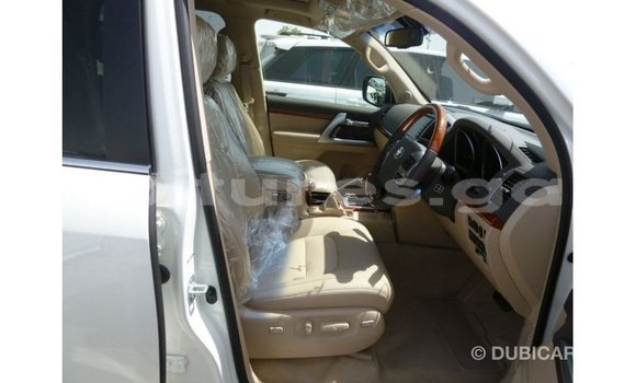 Sayi Imported Toyota Land Cruiser White Mota in Import - Dubai a estuary Sayi Imported Toyota Land Cruiser White Mota in Import - Dubai a estuary