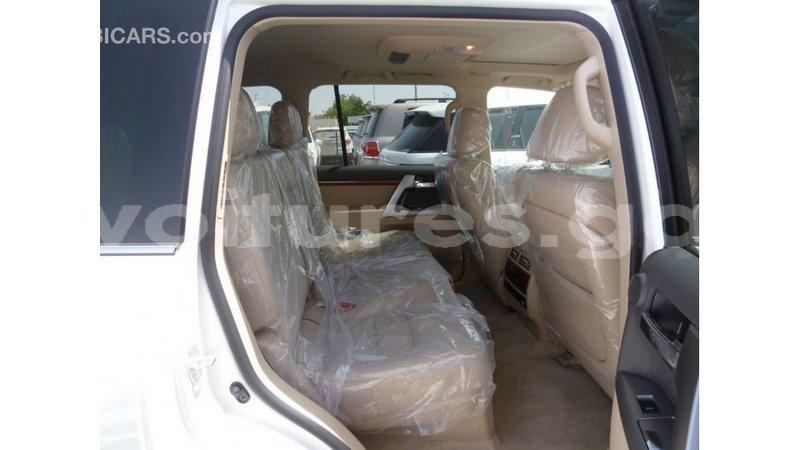 Big with watermark toyota land cruiser estuary import dubai 5644