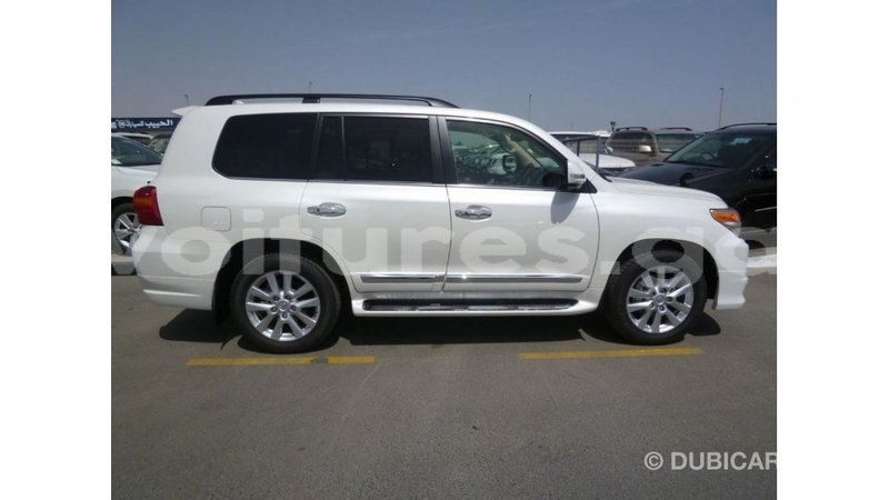 Big with watermark toyota land cruiser estuaire import dubai 5644