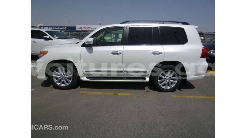 Big with watermark toyota land cruiser estuary import dubai 5644