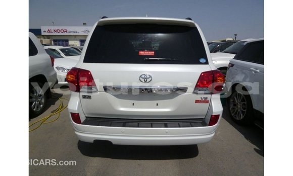 Sayi Imported Toyota Land Cruiser White Mota in Import - Dubai a estuary Sayi Imported Toyota Land Cruiser White Mota in Import - Dubai a estuary