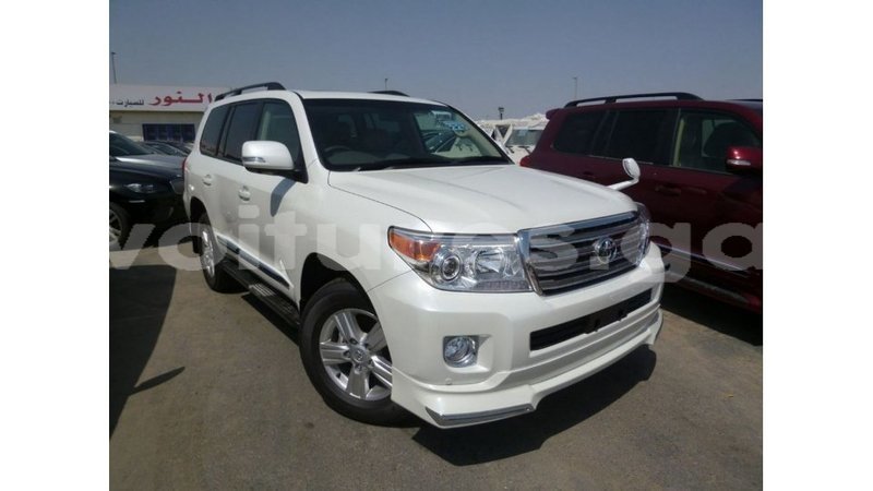 Big with watermark toyota land cruiser estuary import dubai 5645