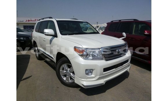 Sayi Imported Toyota Land Cruiser White Mota in Import - Dubai a estuary Sayi Imported Toyota Land Cruiser White Mota in Import - Dubai a estuary