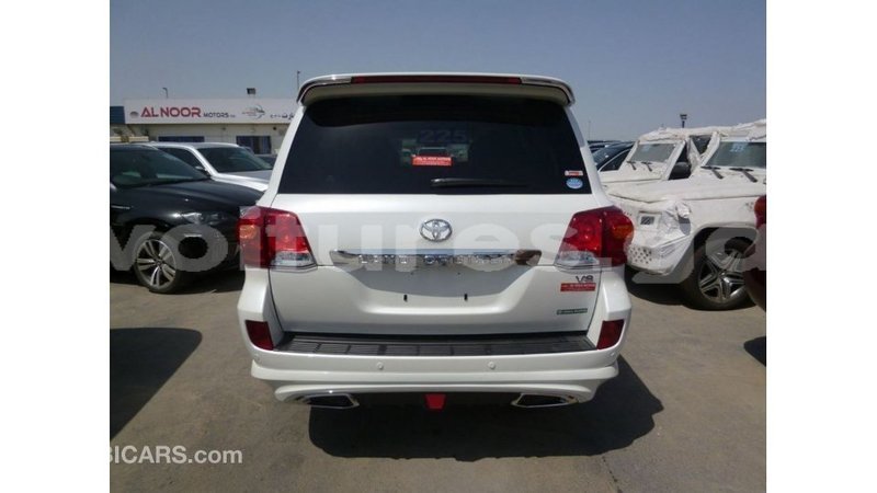 Big with watermark toyota land cruiser estuary import dubai 5645