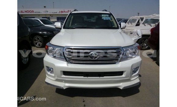 Sayi Imported Toyota Land Cruiser White Mota in Import - Dubai a estuary Sayi Imported Toyota Land Cruiser White Mota in Import - Dubai a estuary
