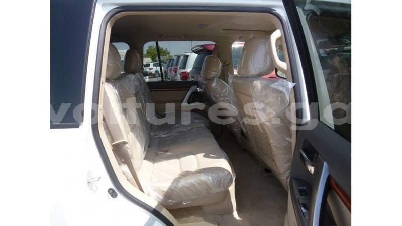 Big with watermark toyota land cruiser estuary import dubai 5645