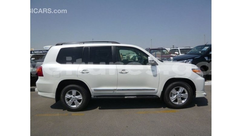 Big with watermark toyota land cruiser estuary import dubai 5645