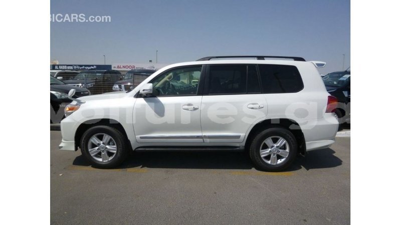 Big with watermark toyota land cruiser estuary import dubai 5645