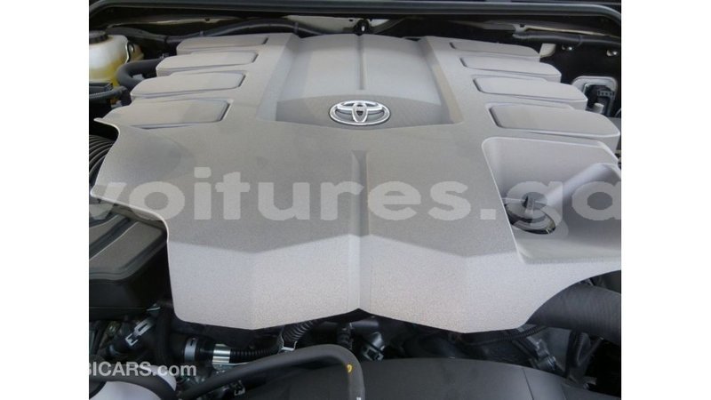 Big with watermark toyota land cruiser estuary import dubai 5645