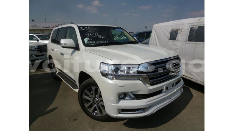 Big with watermark toyota land cruiser estuary import dubai 5646