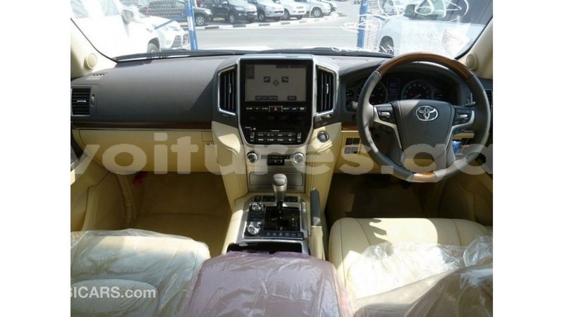 Big with watermark toyota land cruiser estuary import dubai 5646