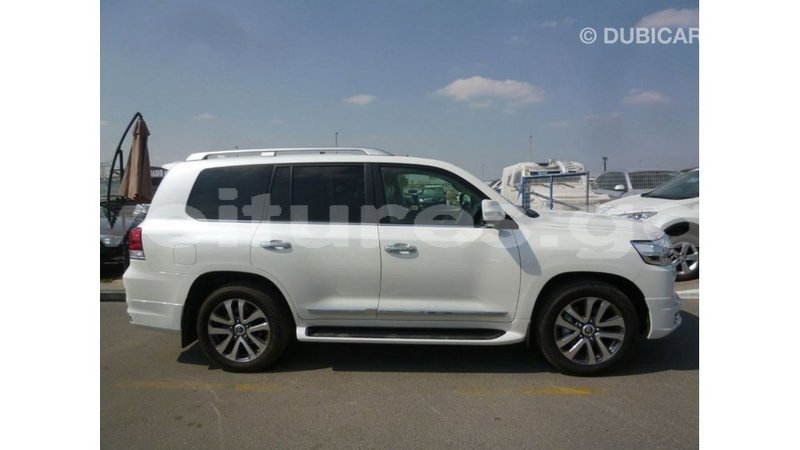 Big with watermark toyota land cruiser estuary import dubai 5646