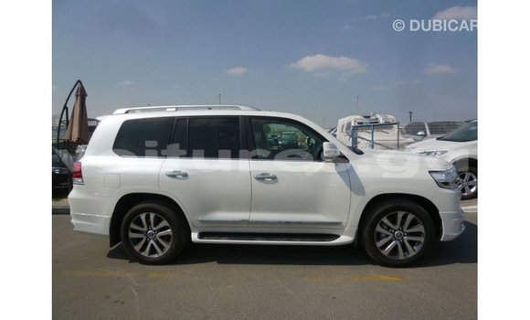 Sayi Imported Toyota Land Cruiser White Mota in Import - Dubai a estuary Sayi Imported Toyota Land Cruiser White Mota in Import - Dubai a estuary