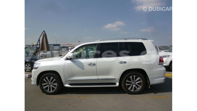 Big with watermark toyota land cruiser estuary import dubai 5646