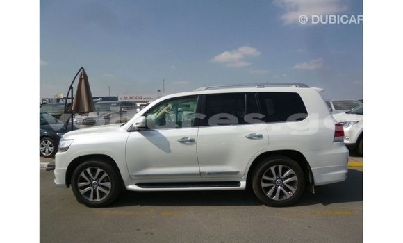 Sayi Imported Toyota Land Cruiser White Mota in Import - Dubai a estuary Sayi Imported Toyota Land Cruiser White Mota in Import - Dubai a estuary