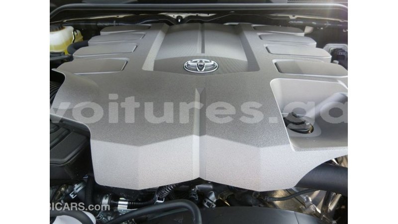 Big with watermark toyota land cruiser estuary import dubai 5646