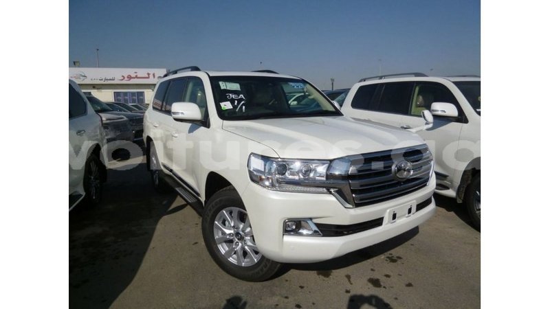 Big with watermark toyota land cruiser estuary import dubai 5647
