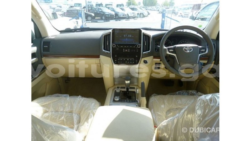 Big with watermark toyota land cruiser estuary import dubai 5647