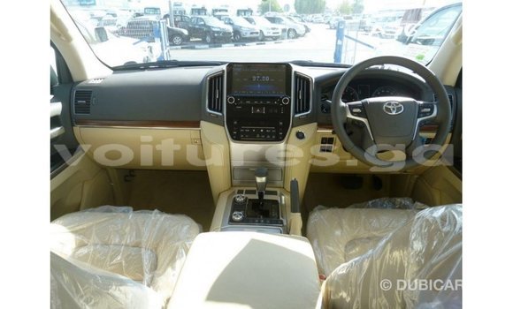 Sayi Imported Toyota Land Cruiser White Mota in Import - Dubai a estuary Sayi Imported Toyota Land Cruiser White Mota in Import - Dubai a estuary