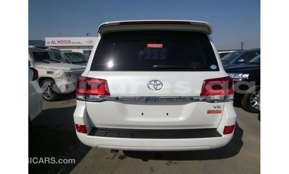 Sayi Imported Toyota Land Cruiser White Mota in Import - Dubai a estuary Sayi Imported Toyota Land Cruiser White Mota in Import - Dubai a estuary