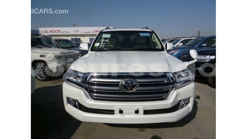 Big with watermark toyota land cruiser estuary import dubai 5647
