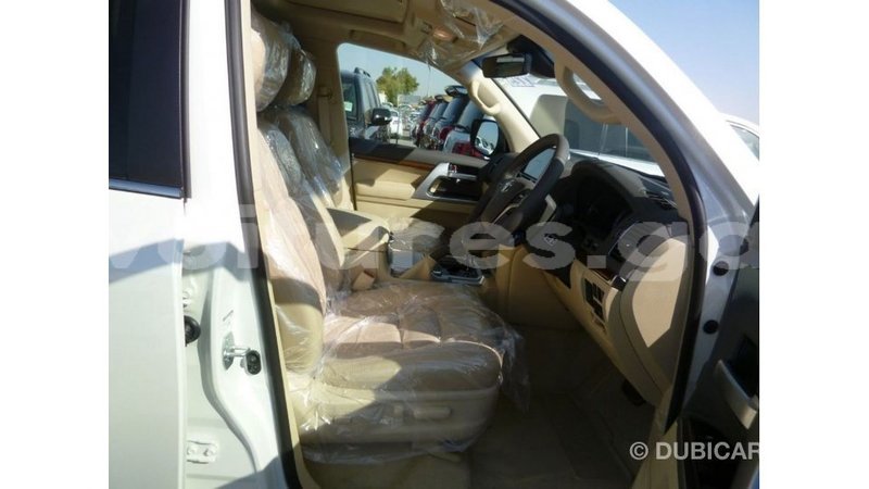 Big with watermark toyota land cruiser estuary import dubai 5647