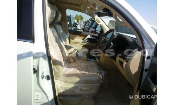 Sayi Imported Toyota Land Cruiser White Mota in Import - Dubai a estuary Sayi Imported Toyota Land Cruiser White Mota in Import - Dubai a estuary