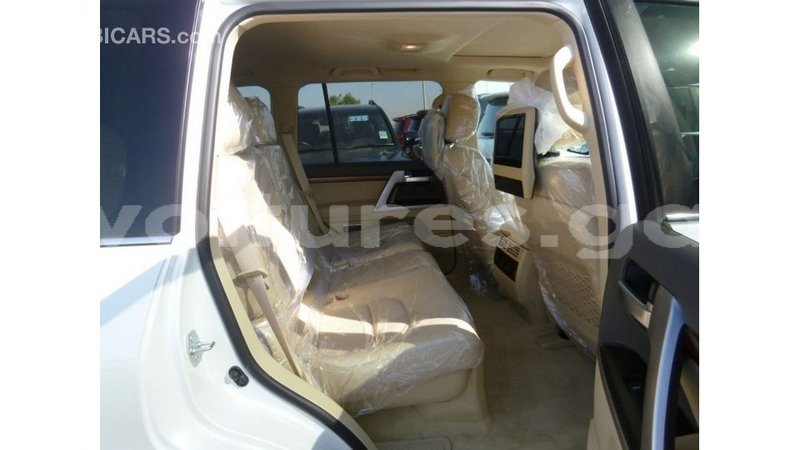 Big with watermark toyota land cruiser estuary import dubai 5647