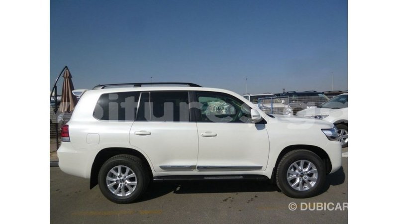 Big with watermark toyota land cruiser estuary import dubai 5647