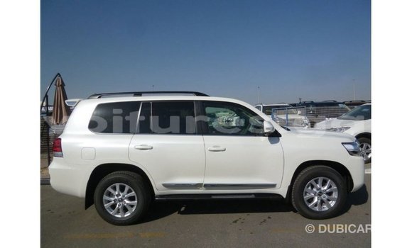 Sayi Imported Toyota Land Cruiser White Mota in Import - Dubai a estuary Sayi Imported Toyota Land Cruiser White Mota in Import - Dubai a estuary