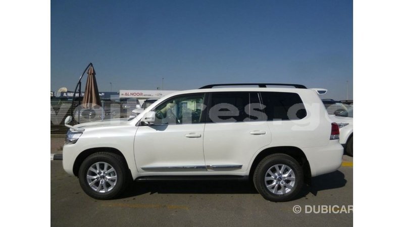 Big with watermark toyota land cruiser estuary import dubai 5647