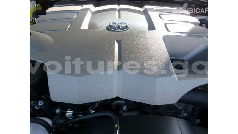 Big with watermark toyota land cruiser estuary import dubai 5647