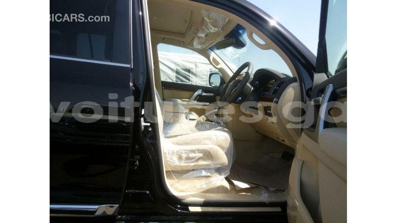 Big with watermark toyota land cruiser estuaire import dubai 5648