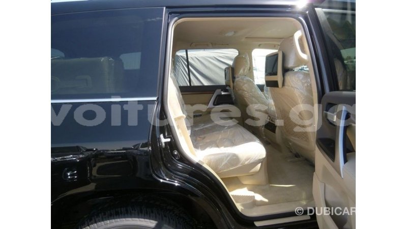 Big with watermark toyota land cruiser estuaire import dubai 5648