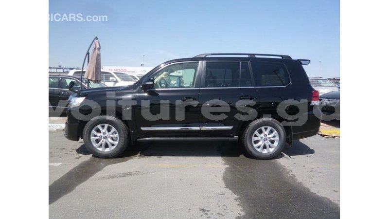 Big with watermark toyota land cruiser estuaire import dubai 5648