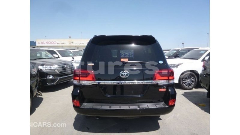 Big with watermark toyota land cruiser estuary import dubai 5649