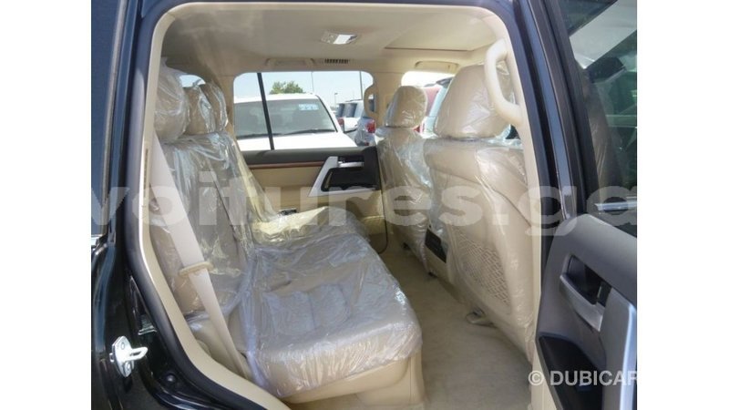 Big with watermark toyota land cruiser estuaire import dubai 5649