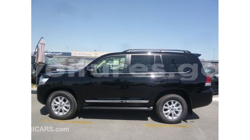 Big with watermark toyota land cruiser estuary import dubai 5649