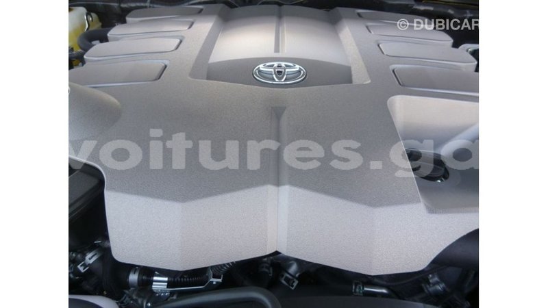 Big with watermark toyota land cruiser estuaire import dubai 5649