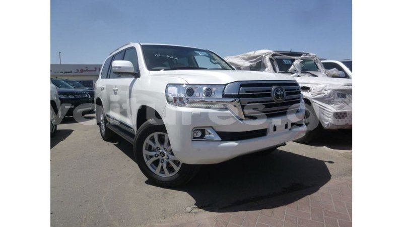 Big with watermark toyota land cruiser estuary import dubai 5650