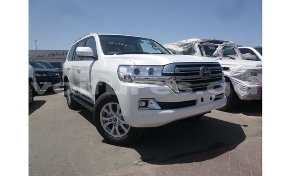 Acheter Import Voiture Toyota Land Cruiser Blanc à Import - Dubai, Estuaire Acheter Import Voiture Toyota Land Cruiser Blanc à Import - Dubai, Estuaire