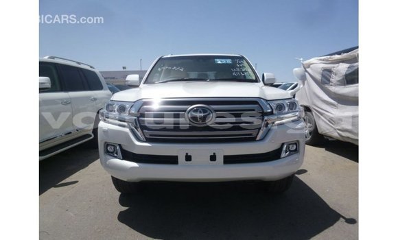 Acheter Import Voiture Toyota Land Cruiser Blanc à Import - Dubai, Estuaire Acheter Import Voiture Toyota Land Cruiser Blanc à Import - Dubai, Estuaire