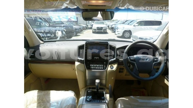 Big with watermark toyota land cruiser estuary import dubai 5650