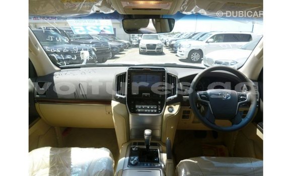 Acheter Import Voiture Toyota Land Cruiser Blanc à Import - Dubai, Estuaire Acheter Import Voiture Toyota Land Cruiser Blanc à Import - Dubai, Estuaire